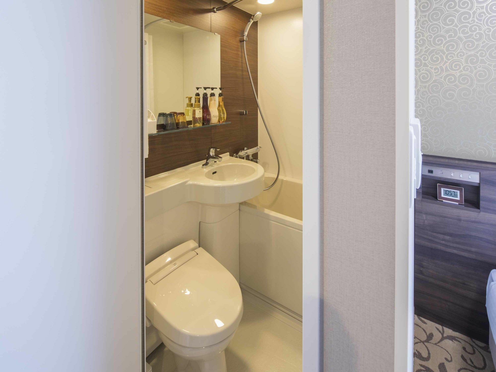 Hotel Wbf Shinsaibashi Oszaka Kültér fotó
